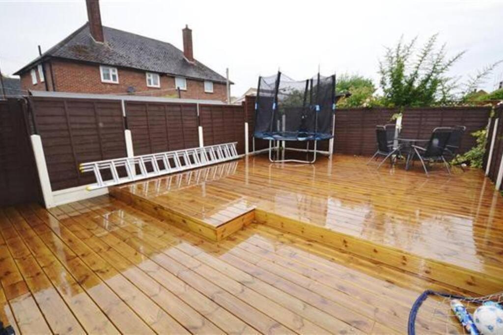 Fabulous 3 Bedroom House , Sleeps Up To 5-7 Guest. South Ockendon Екстер'єр фото
